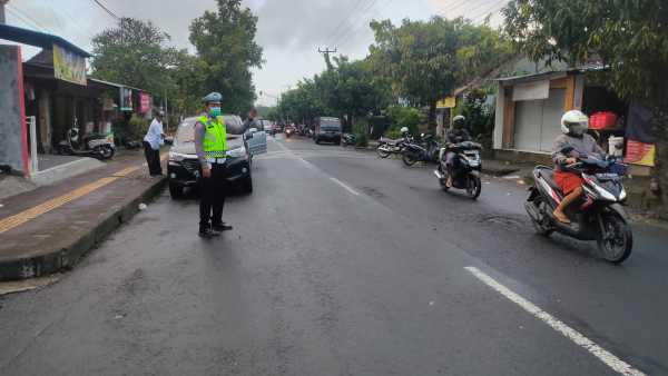 Tribratanews Polda Bali - Atensi Penyebrangan Anak -anak Sekolah Di ...